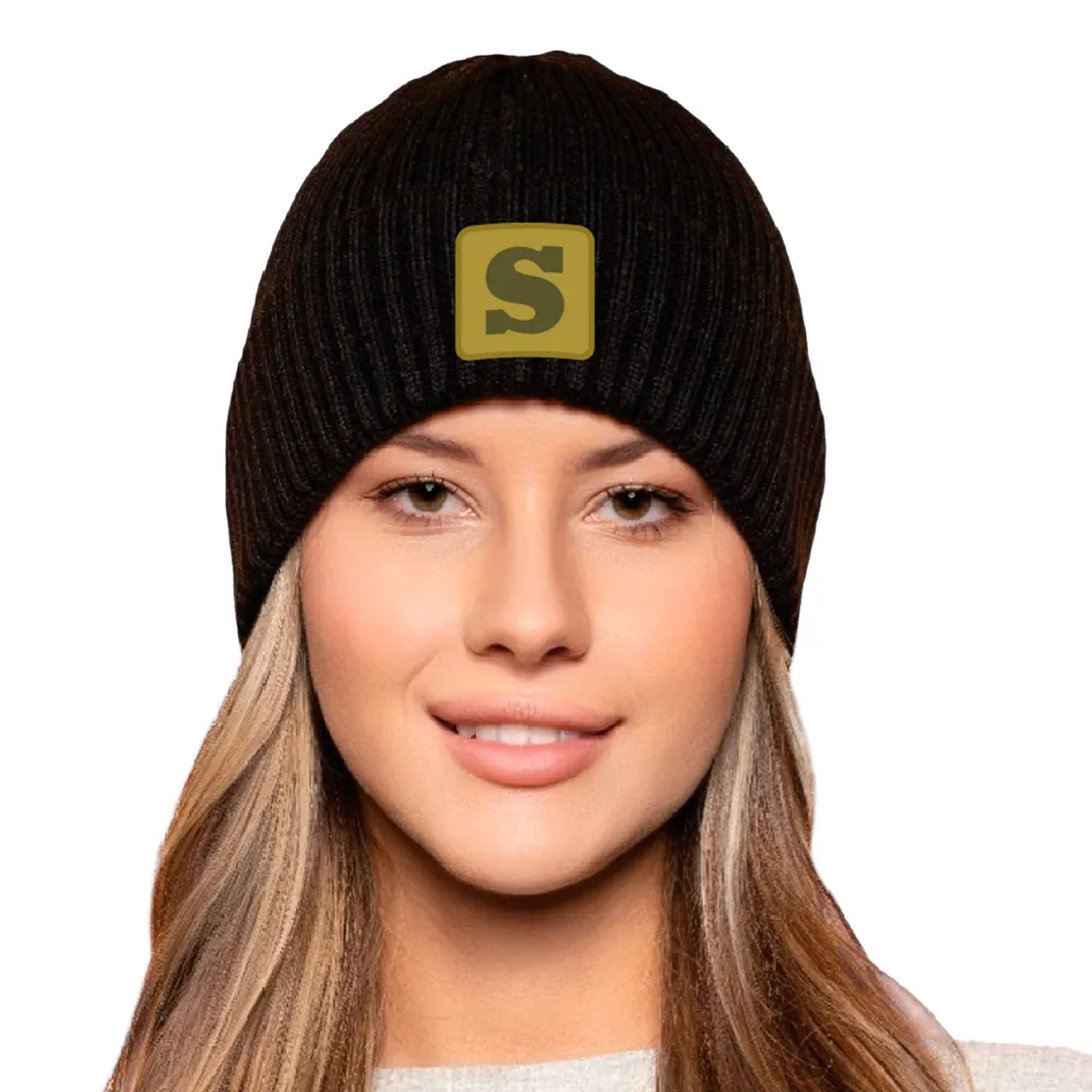 Stickad mössa, svart