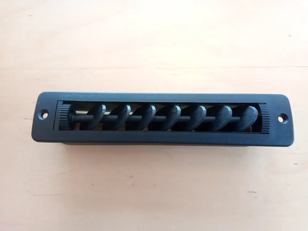 Rectangular grill, adjustable and closab