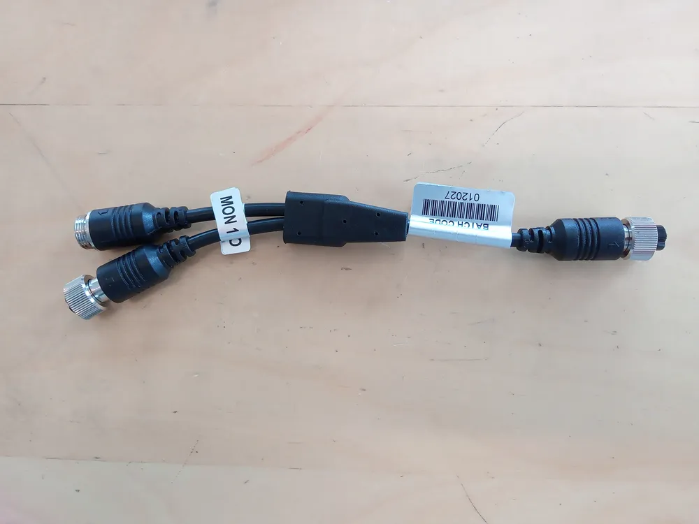 Cable with Y-split-B to monitor #1843