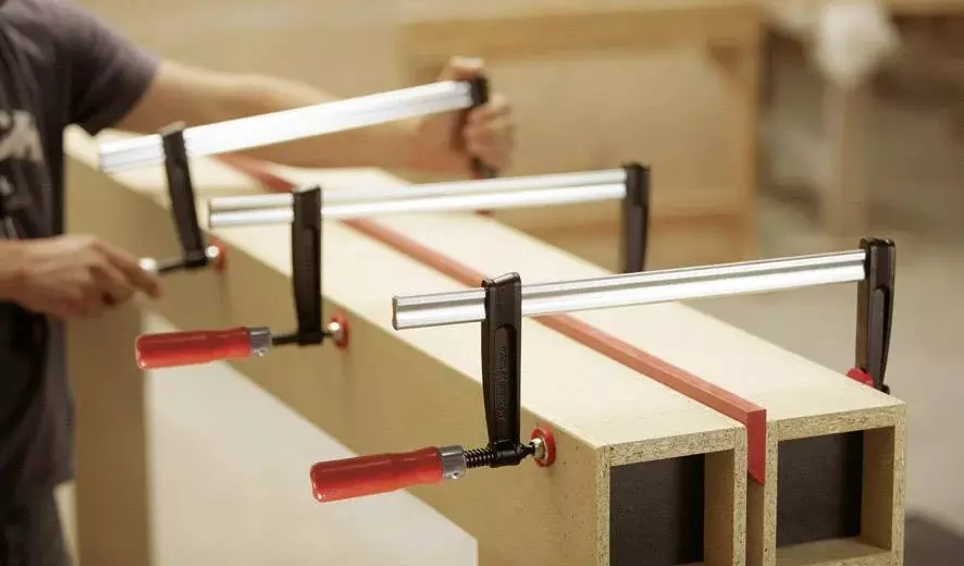 Bessey Skruvtving av aducerat gjutjärn TPN 100-1250mm