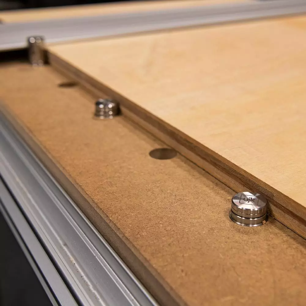 UJK Expanding 20mm Dogs 10mm höjd 2-pack