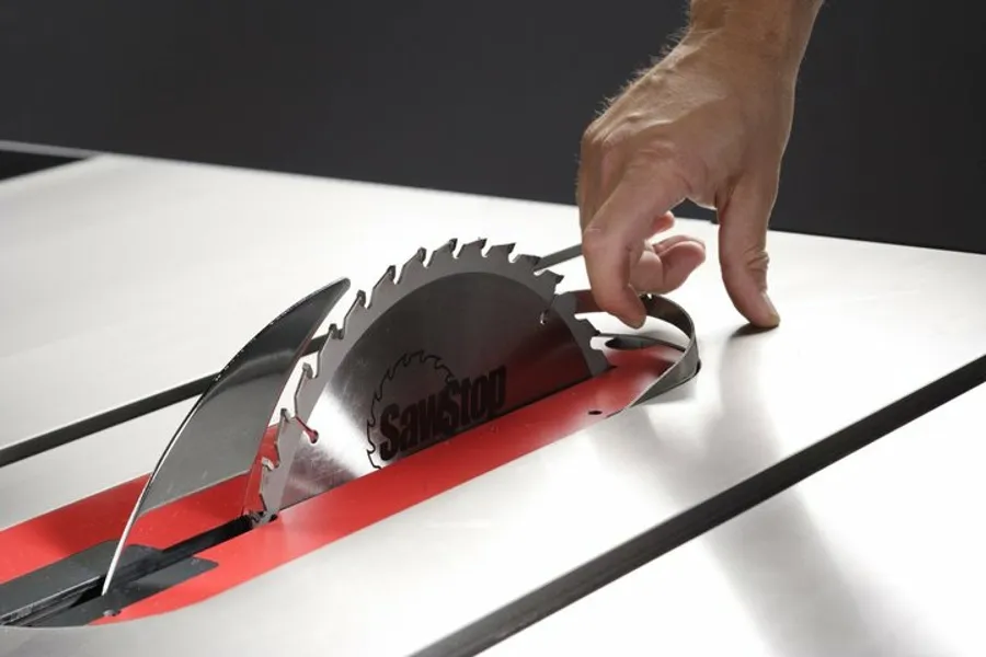 SawStop ® Secured Lock Down Zero-Clearance Insert
