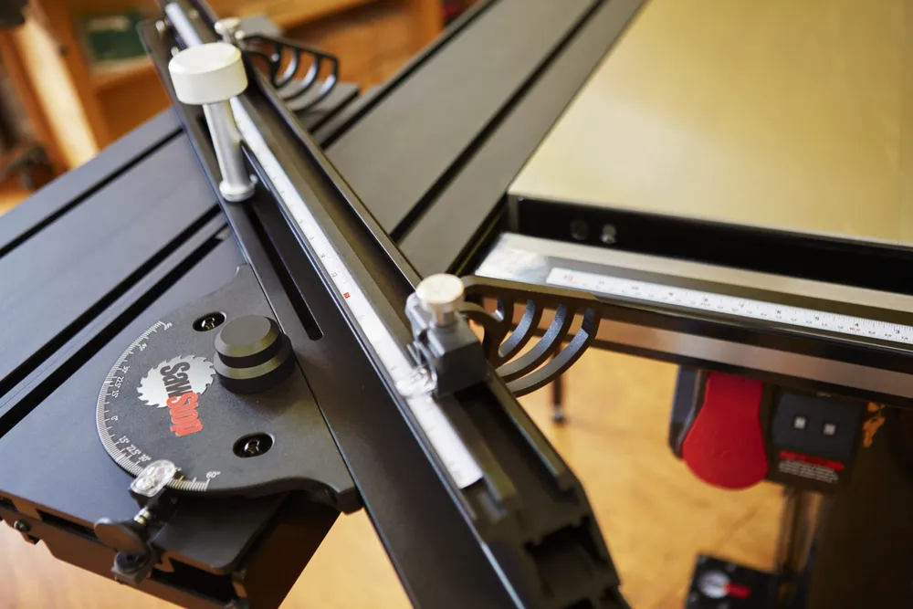 SawStop ® Sliding Crosscut Table Attachment 48