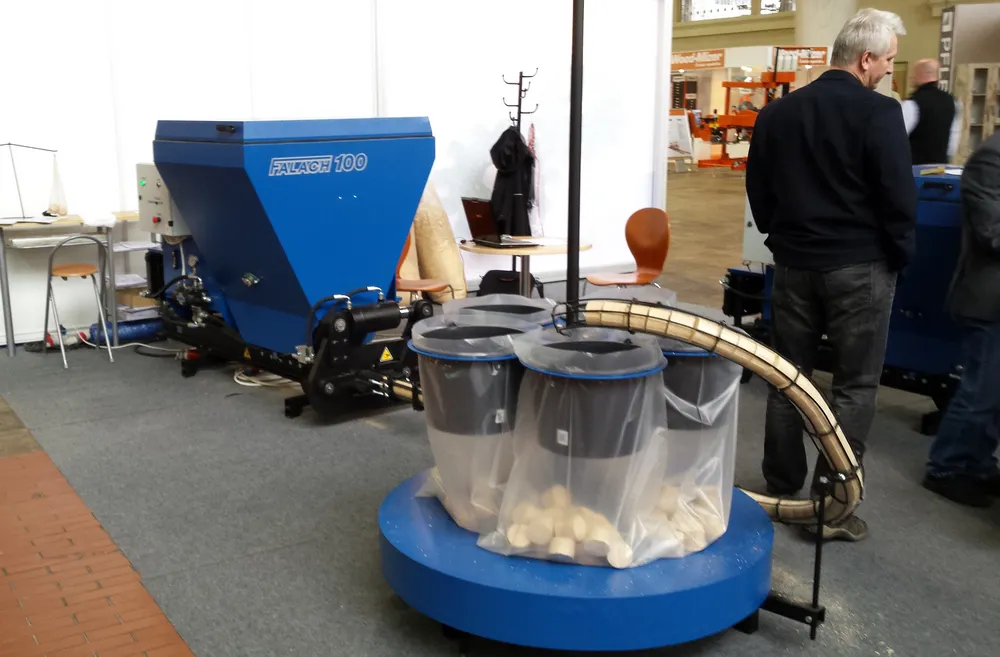 Falach 100 Brikettpress (90-120 kg/h) med nivåvakt
