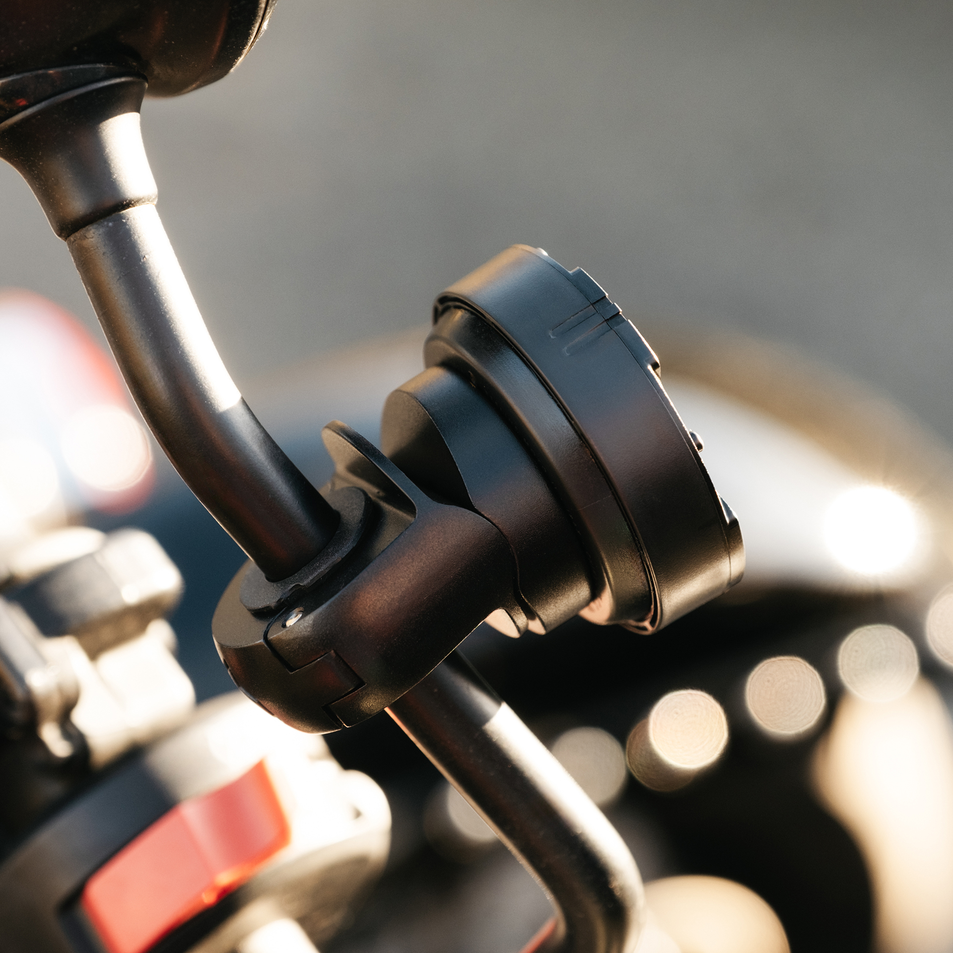 Beeline Moto II Mirror and cross bar clamp mount