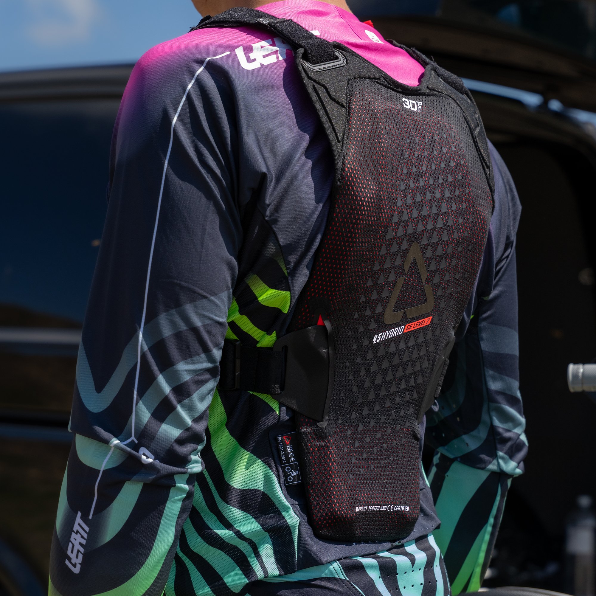 Leatt Bröstpansar 4.5 Hybrid Svart