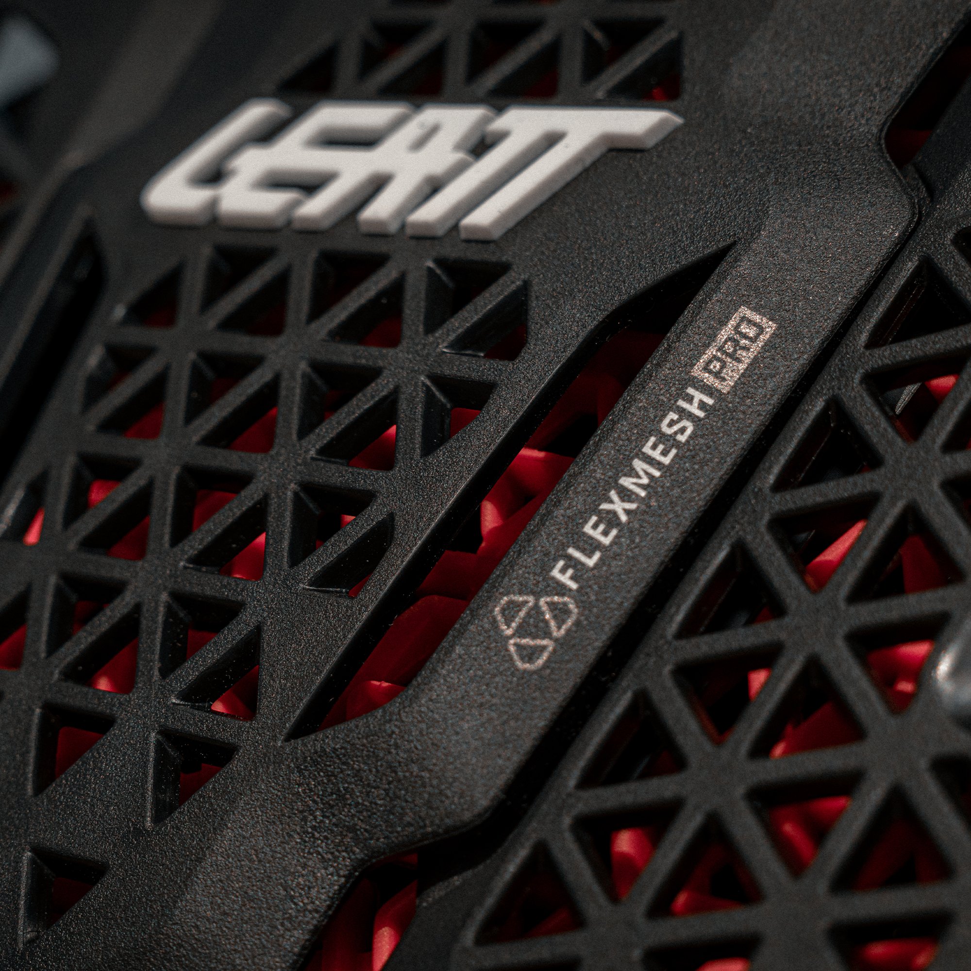 Leatt Bröstpansar 4.5 Hybrid Svart