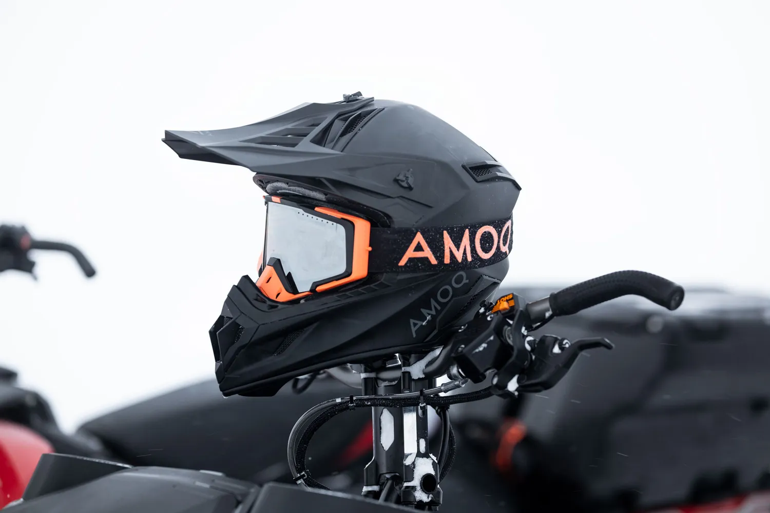 AMOQ Friction MIPS Hjälm svart