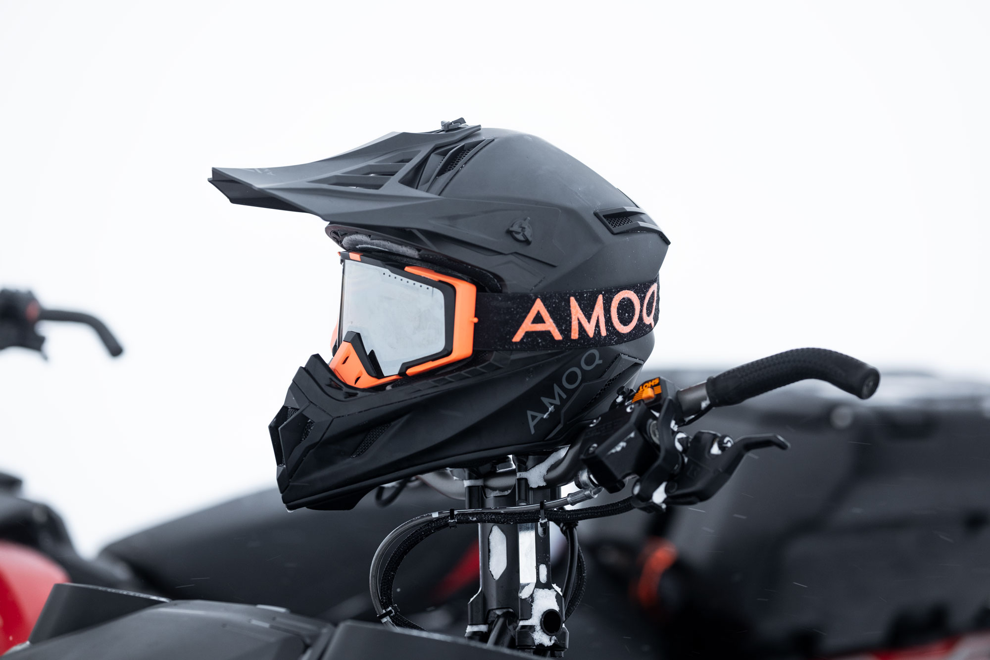 AMOQ Friction MIPS Hjälm svart