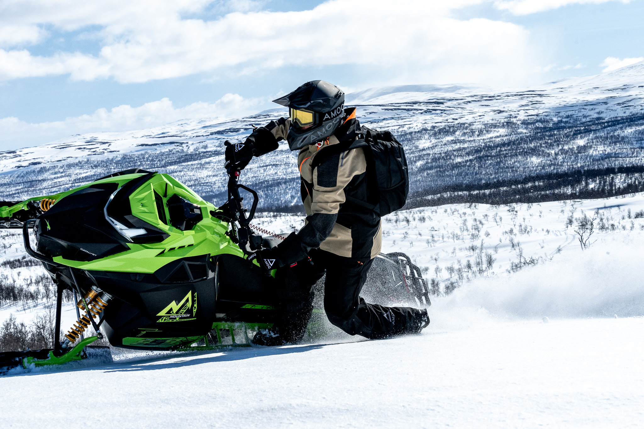 AMOQ Friction MIPS Carbon Hjälm Svart/Grå