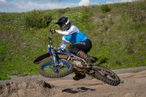 AMOQ Ascent Comp Crosströja Ljusblå-Vit 