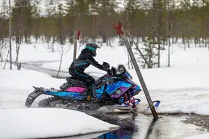 AMOQ Vernal V2 W's Jacka Svart/Turkos 