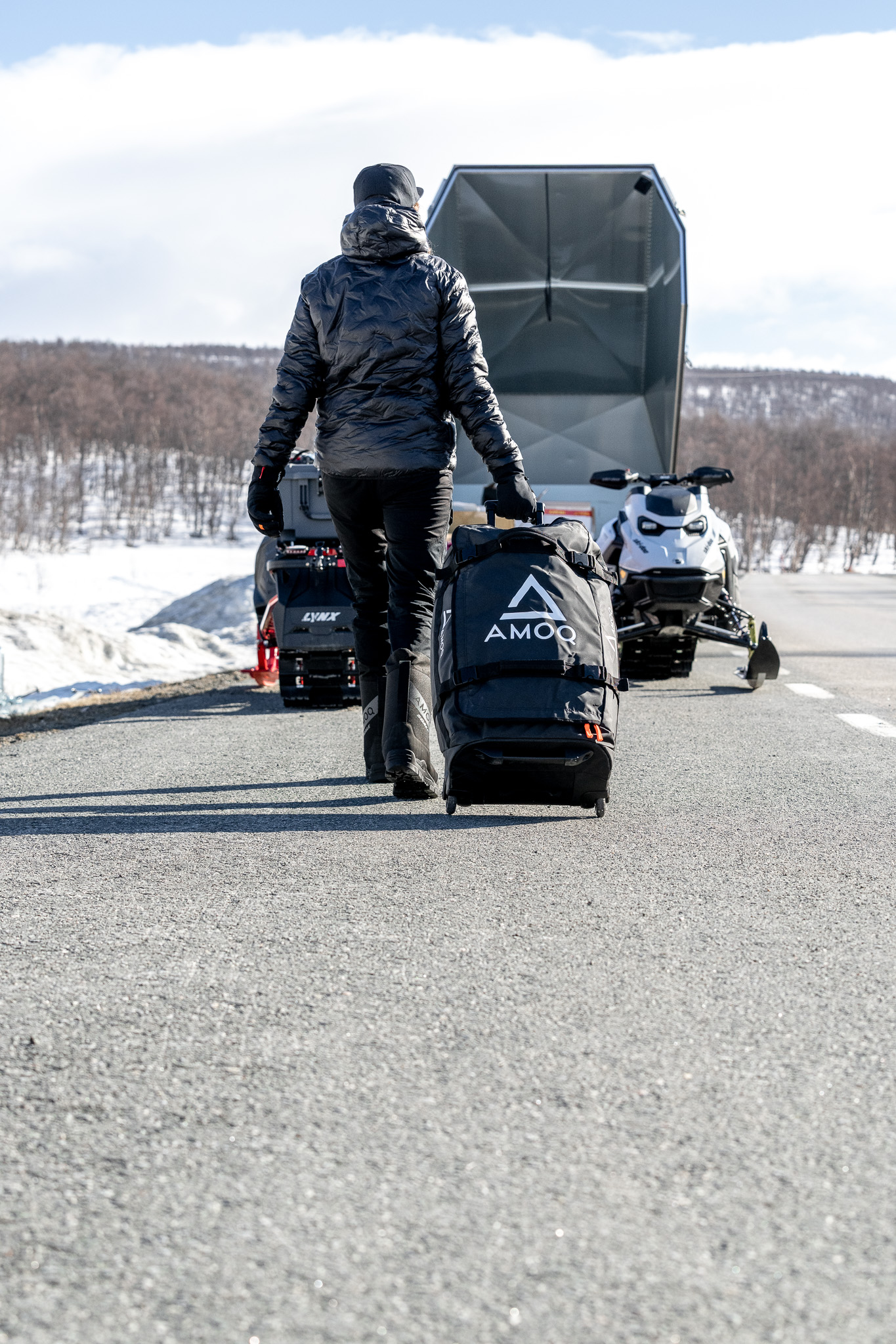 AMOQ Mission Resväska 120L Svart