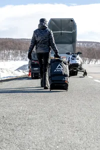 AMOQ Mission Resväska 120L Svart