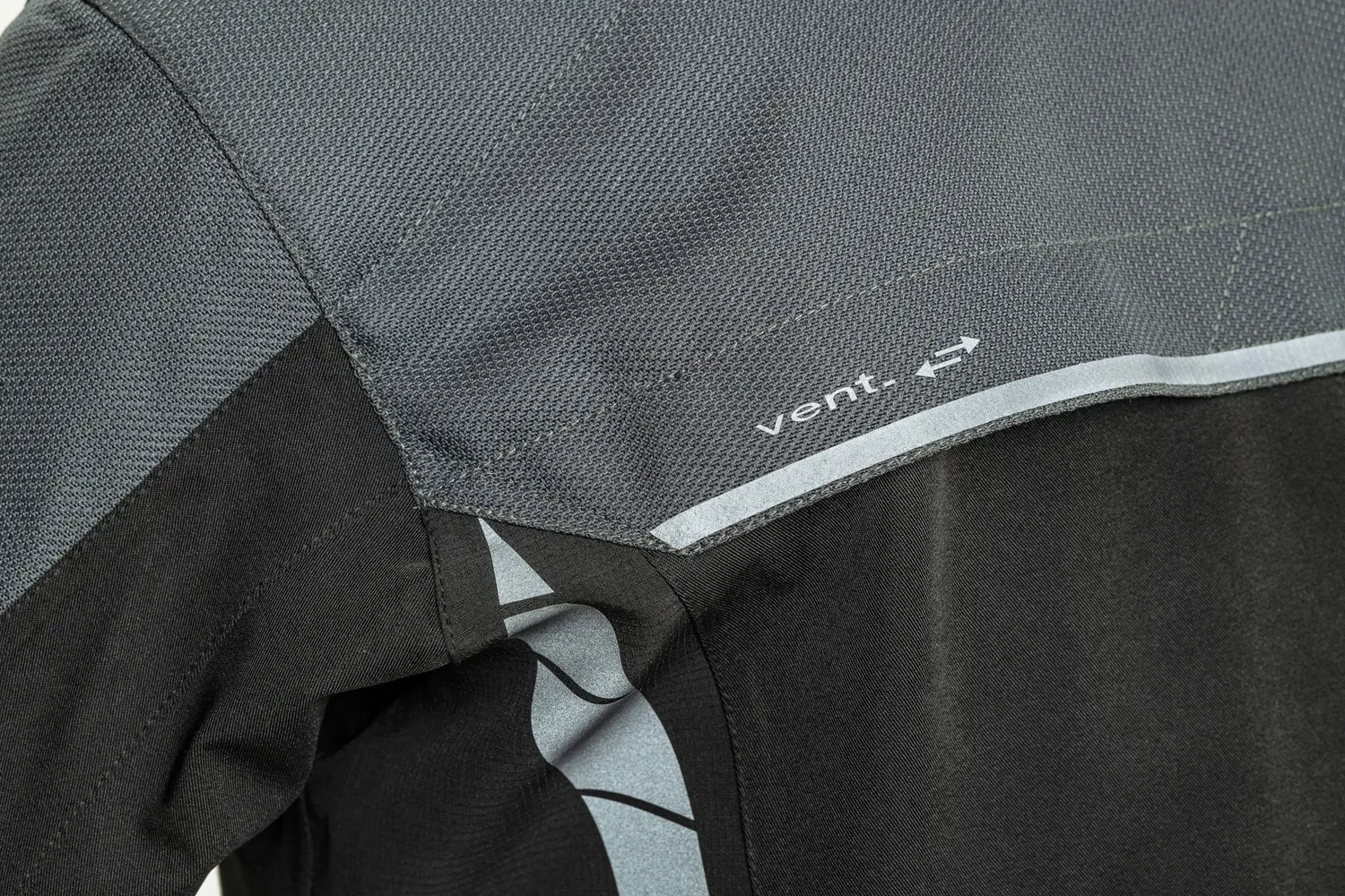 Lindstrands textiljacka Bydalen Svart/ stål grå