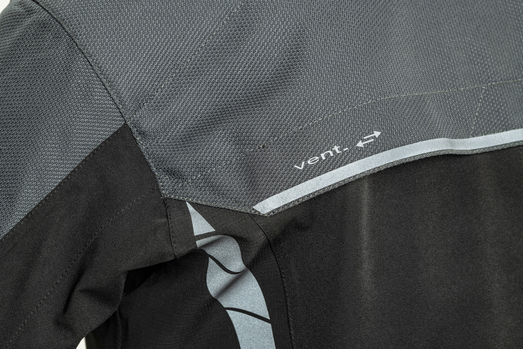 Lindstrands textiljacka Bydalen Svart/ stål grå