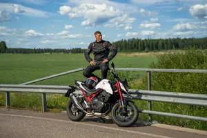 Lindstrands textiljacka Backafall Svart/grå 