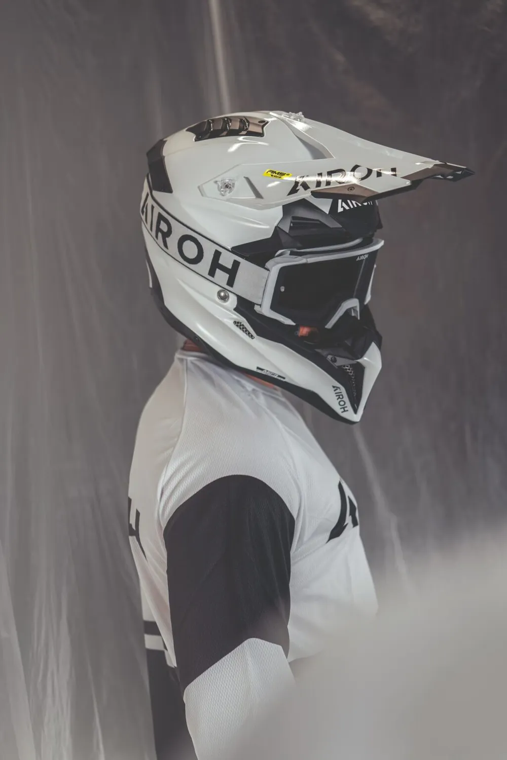 Airoh Hjälm Aviator 3 FIM vit glansig
