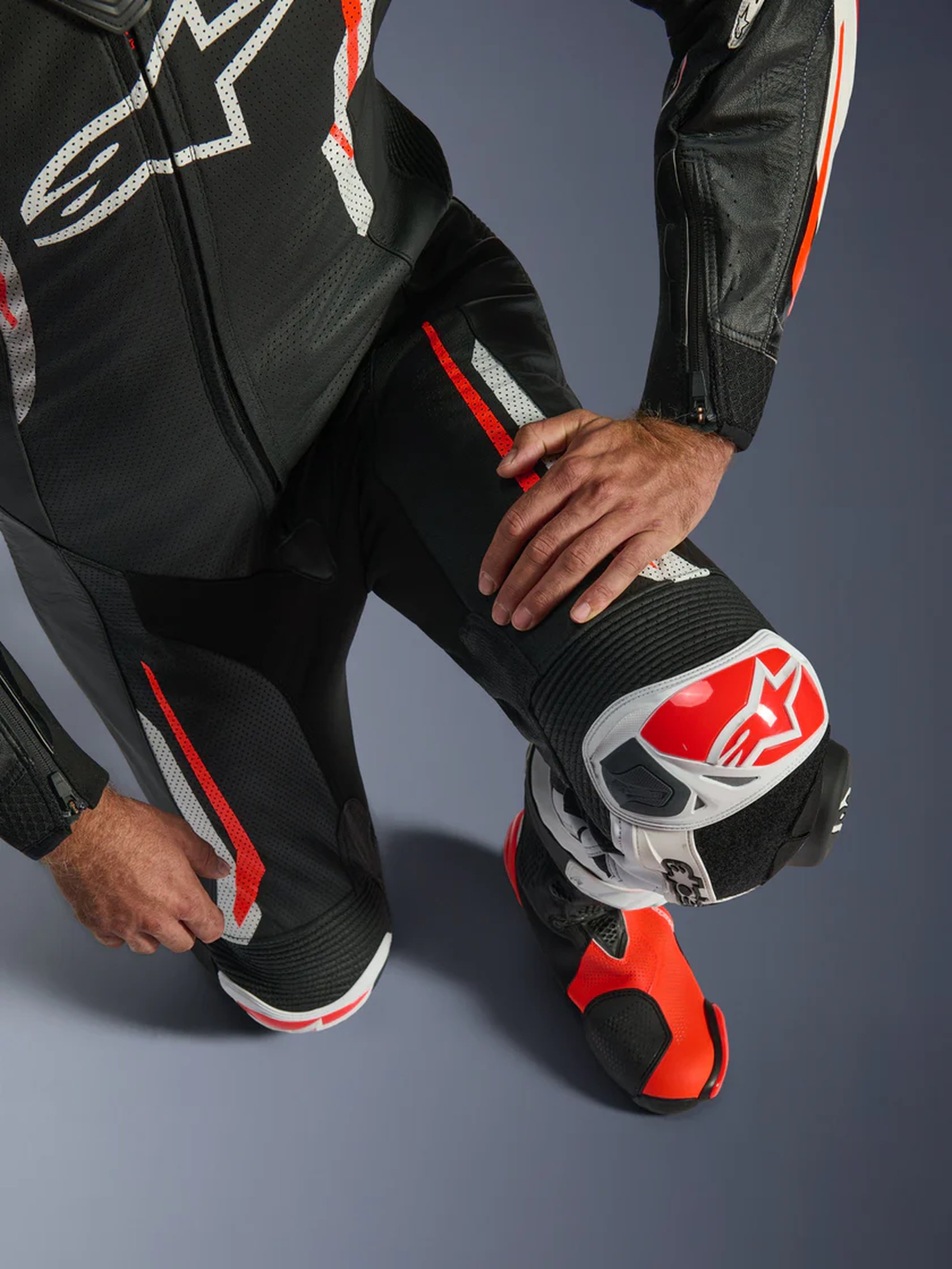 Alpinestars Skinnställ 1-pcs GP Tech v5 Svart/Vit/ Fluo Röd