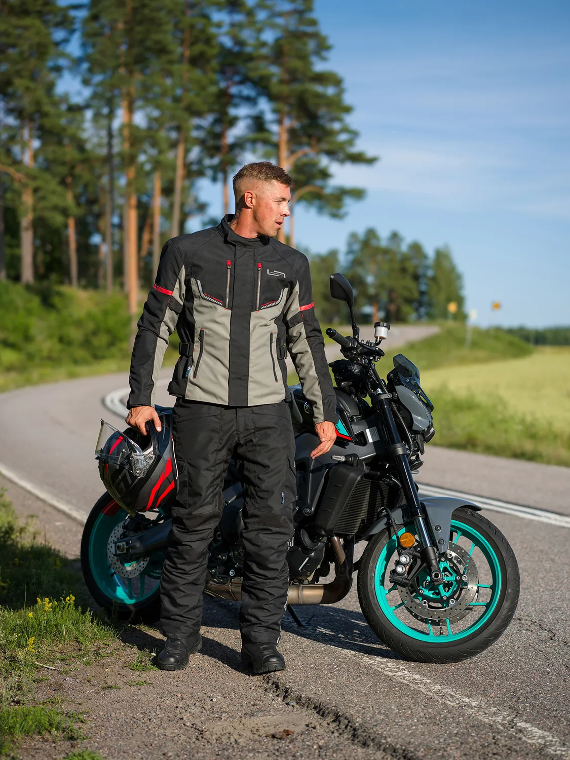 Lindstrands textiljacka Lomsen Svart/ljusgrå