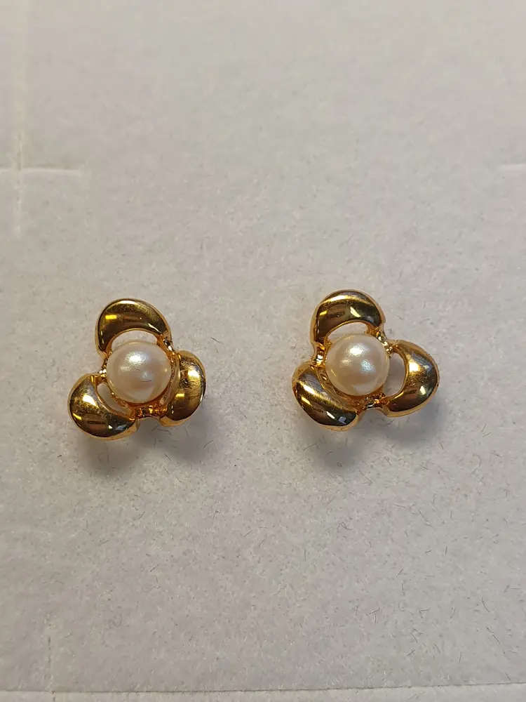 Blomma Örhänge m pärla 18K 180747Ö