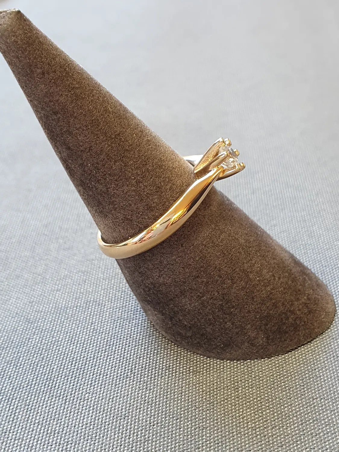 Guldring med cz 18K 180785R