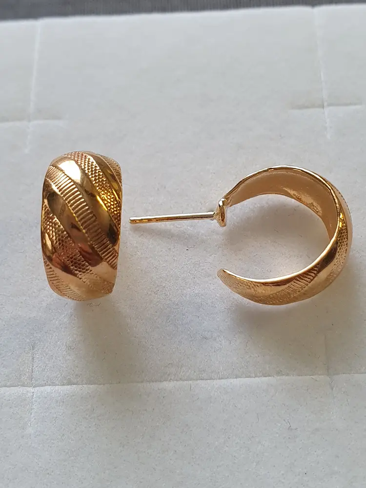 Halv creoler m mönster 18K 180973Ö