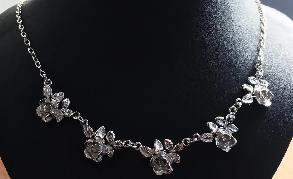 Halsband med rosor silver 9250706H
