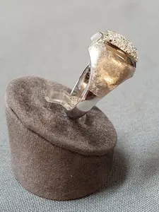Ring med stenar 57,0 5,9gr 18Kvg
