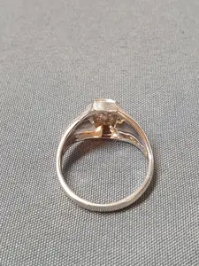 Ring med stenar 57,0 5,9gr 18Kvg