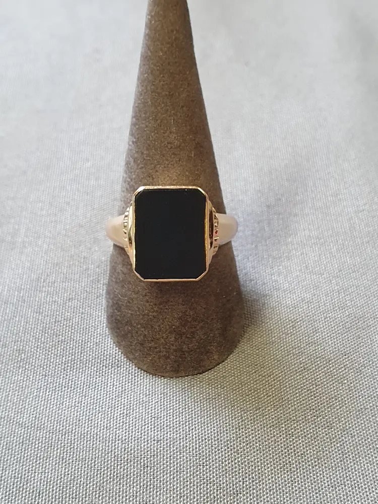 Klackring m onyx stl 64 4,3gr 18K