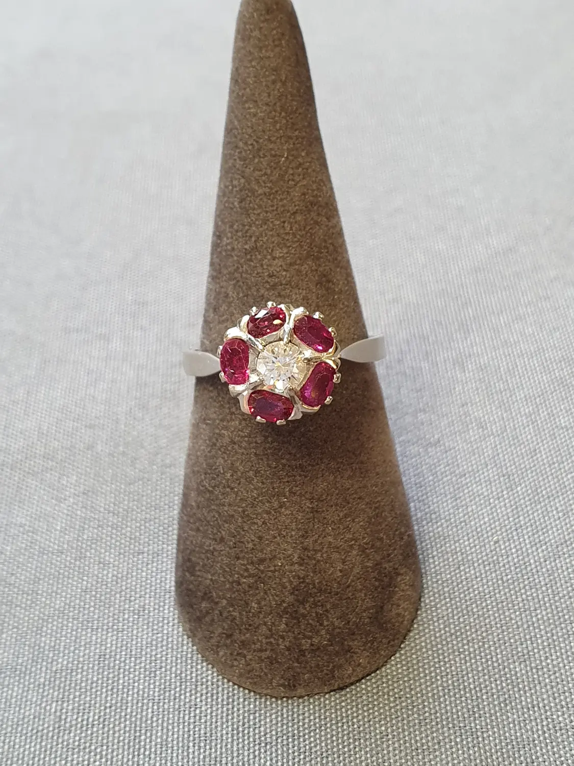 Ring m diamant o rubiner 4,2gr 54,0 18Kvg