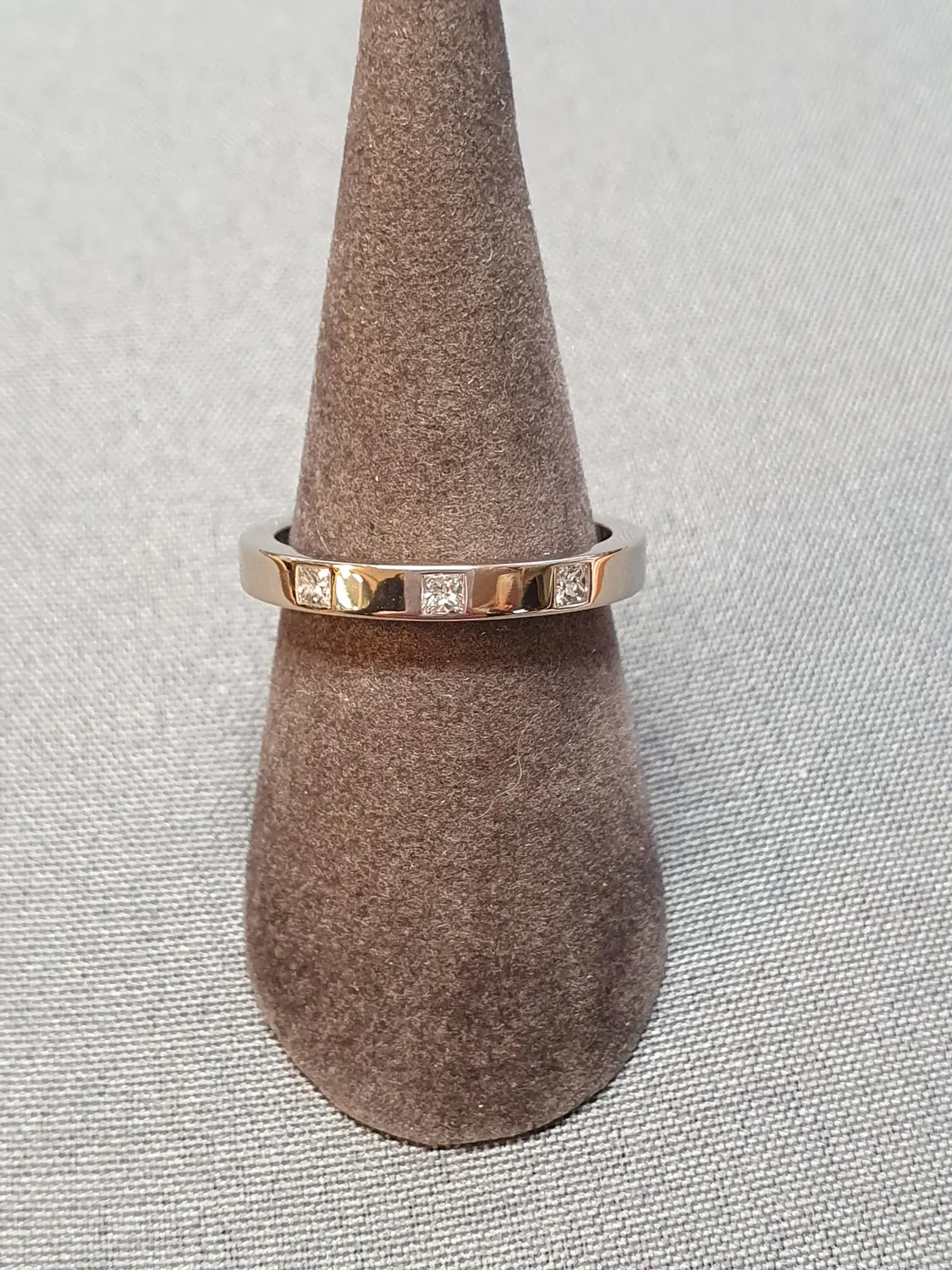 Ring m diamanter 57,0 5,1gr 18K vitguld