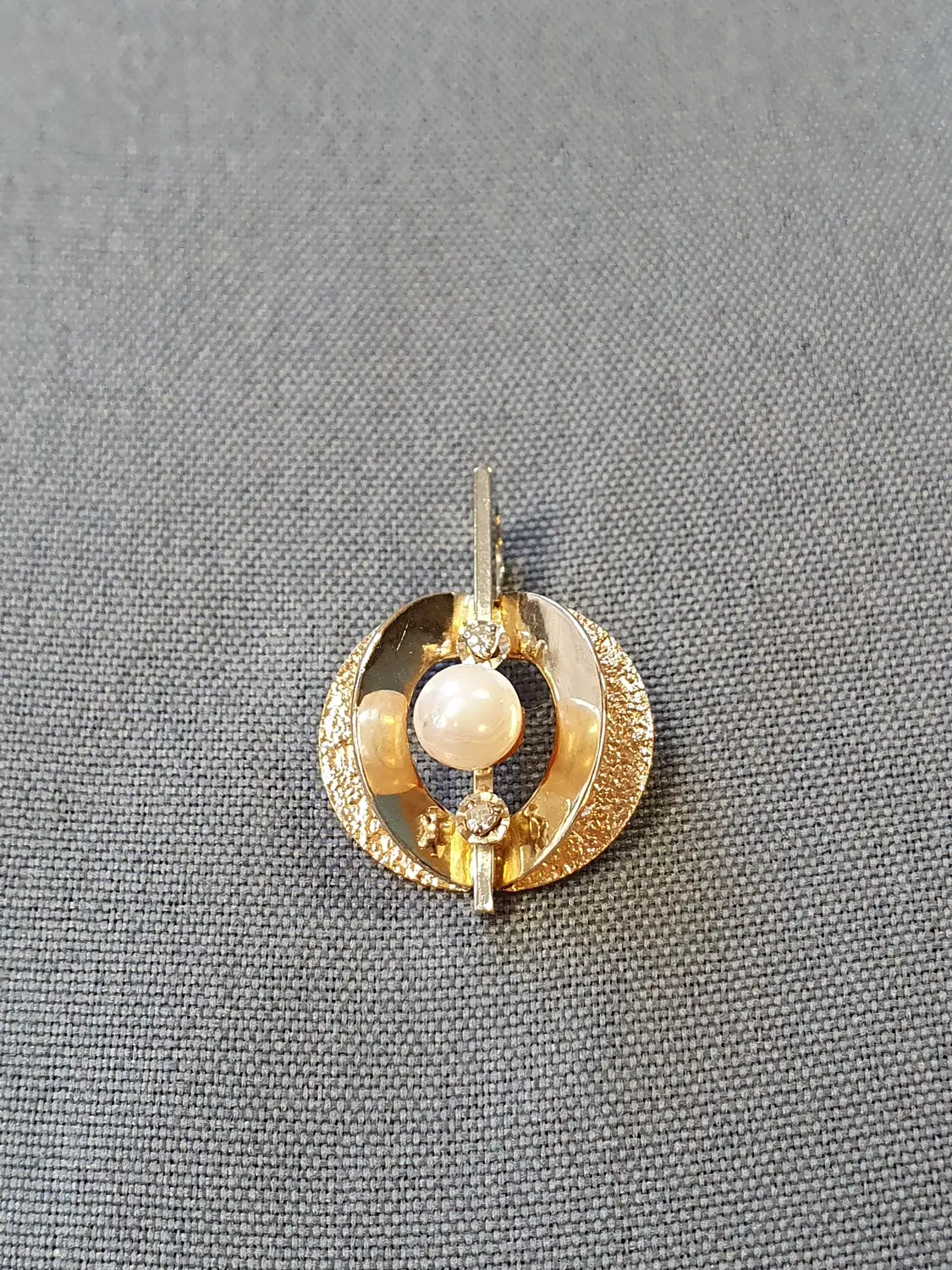 Hängsmycke m pärla och cz sten2,0gr 18K