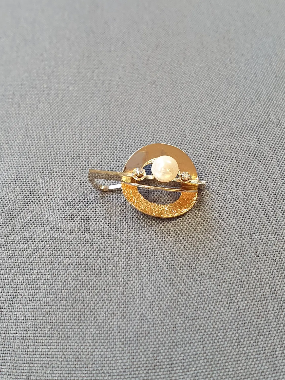 Hängsmycke m pärla och cz sten2,0gr 18K