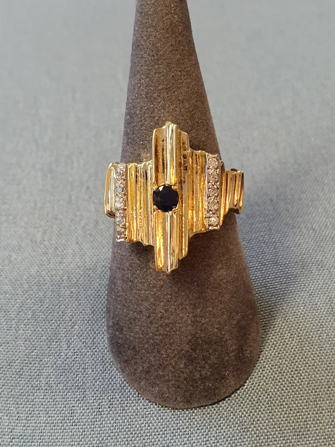 Ring med cz stenar 57,0 7,8gr 18K gulguld