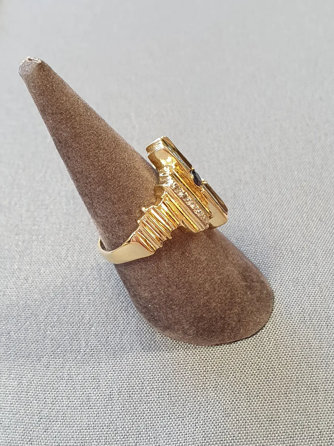 Ring med cz stenar 57,0 7,8gr 18K gulguld