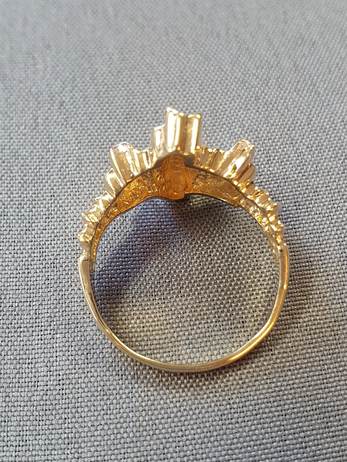 Ring med cz stenar 57,0 7,8gr 18K gulguld