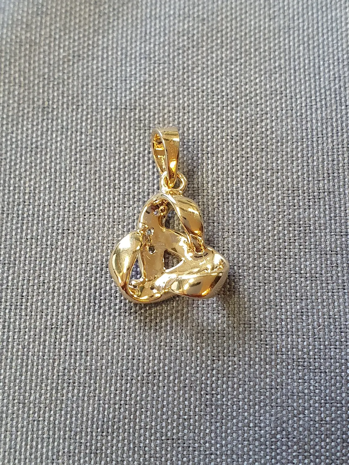 Evighetsknut m cz stenar 18K