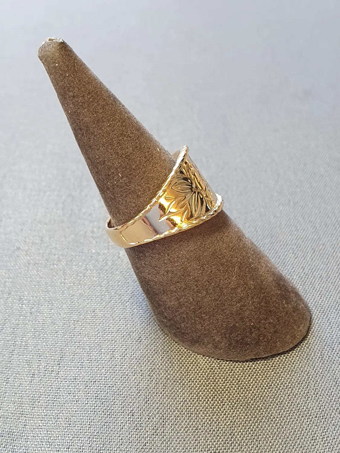 Ring m mönster 53,0 5,5gr 18K
