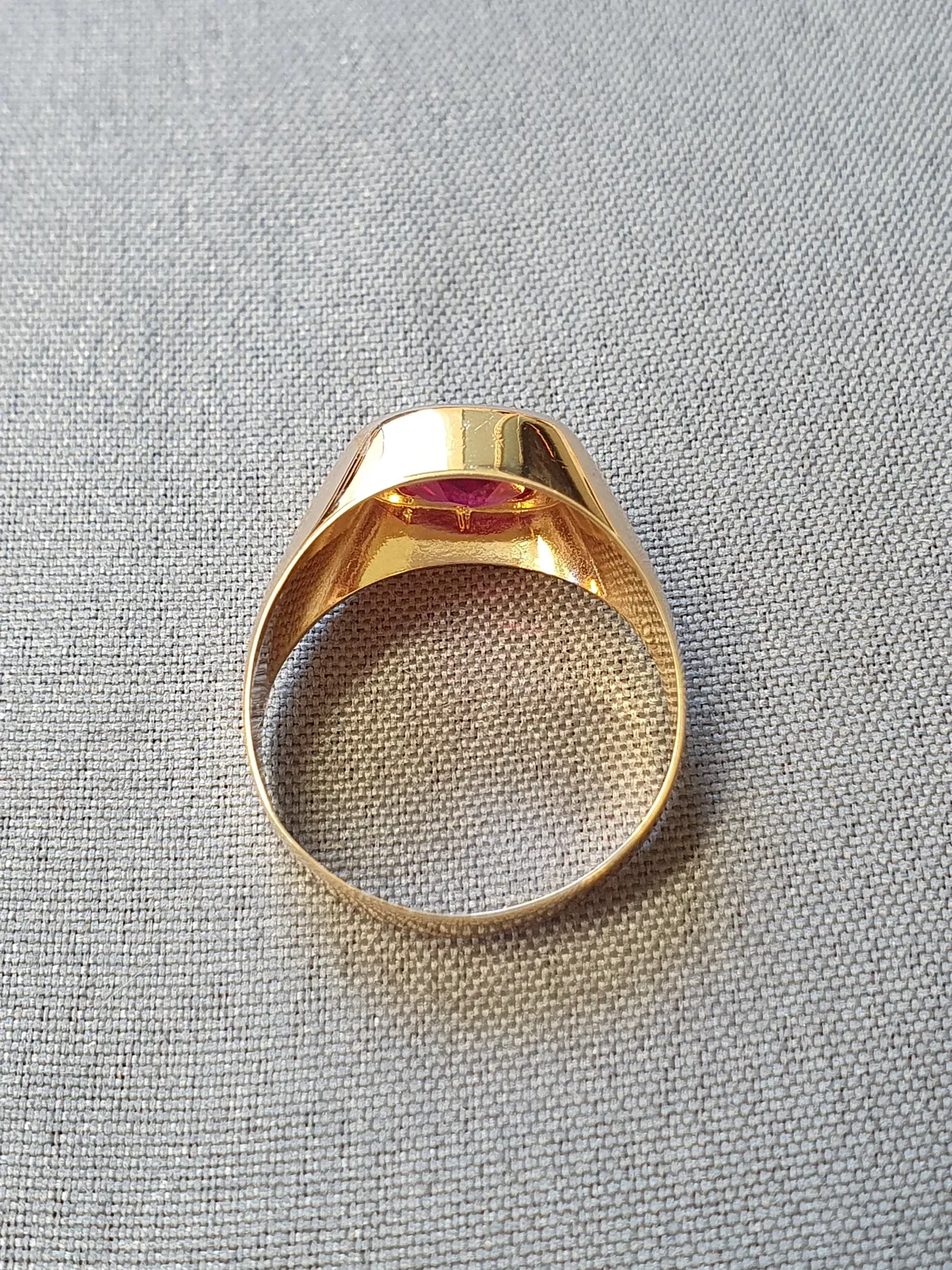 Klackring m röd sten 55,0 3,0gr 18K