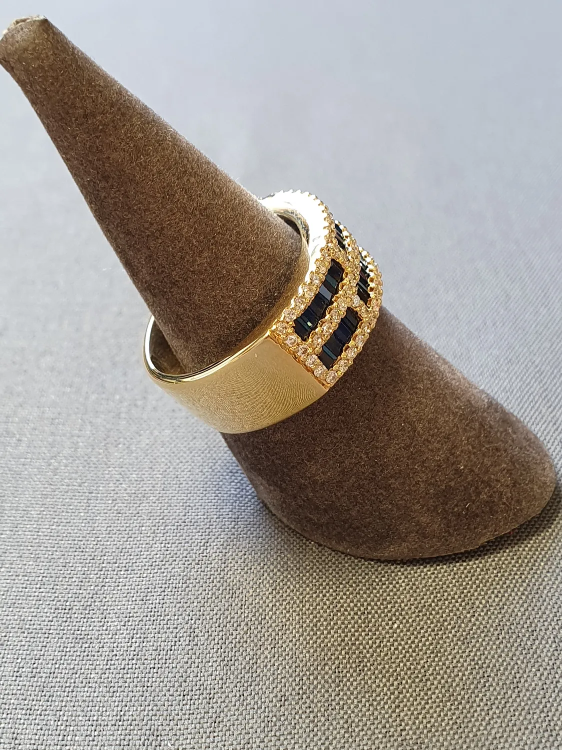 Ring med diamanter o safirer 54,5  9,1gr 18K