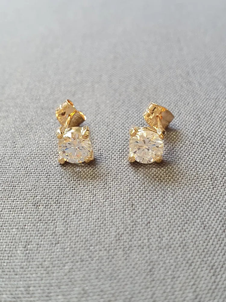 Örhängen m 5mm cz fasta 1,5gr 18K