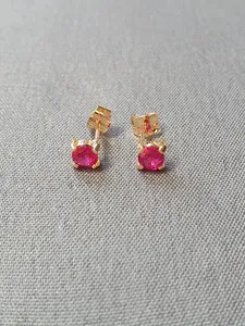 Örhänge m röd sten 0,9gr 18K