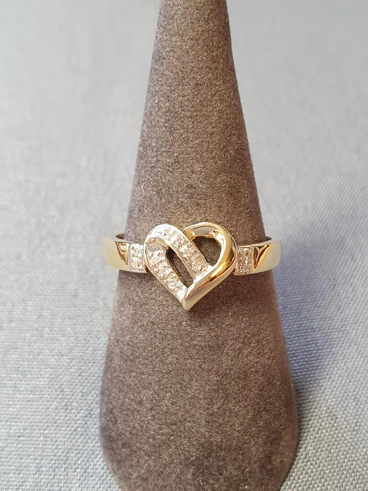 Hjärtring med stenar 56,0 2,8gr 18K
