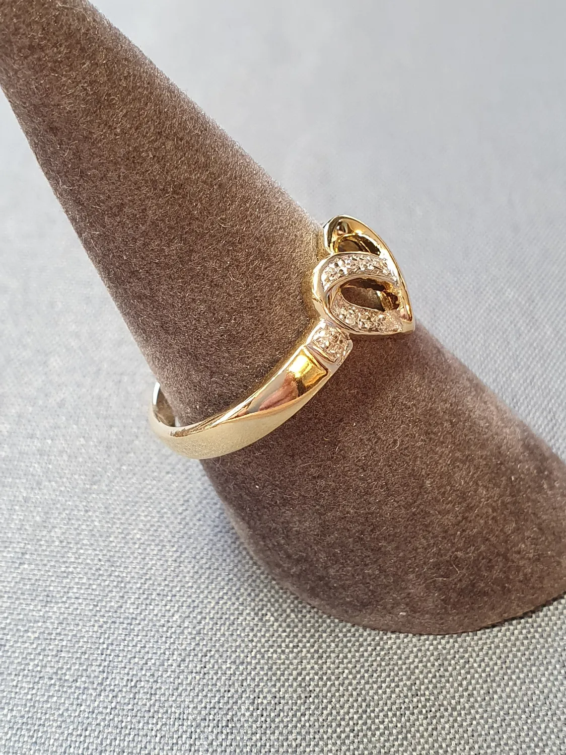 Hjärtring med stenar 56,0 2,8gr 18K