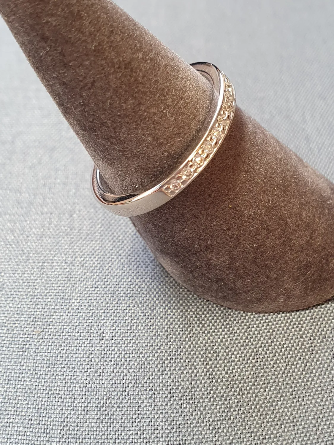 Ring m diamanter 53,0 3,4gr 18K vitguld