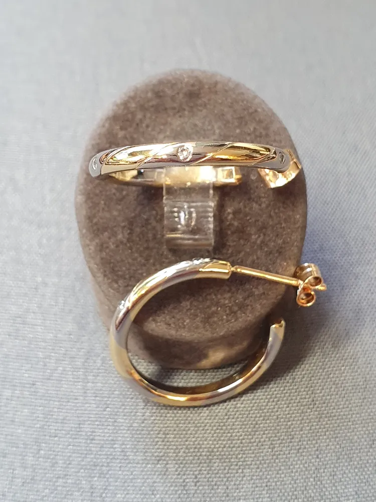 Örhängen creoler m diamanter 7,1gr 18K