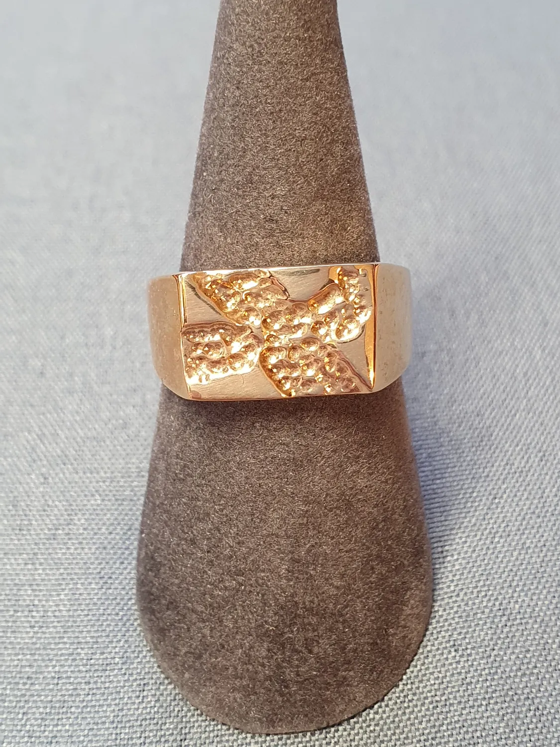 Klackring med skrovligt kryss 18K 180777R