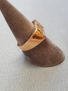 Klackring med skrovligt kryss 18K 180777R